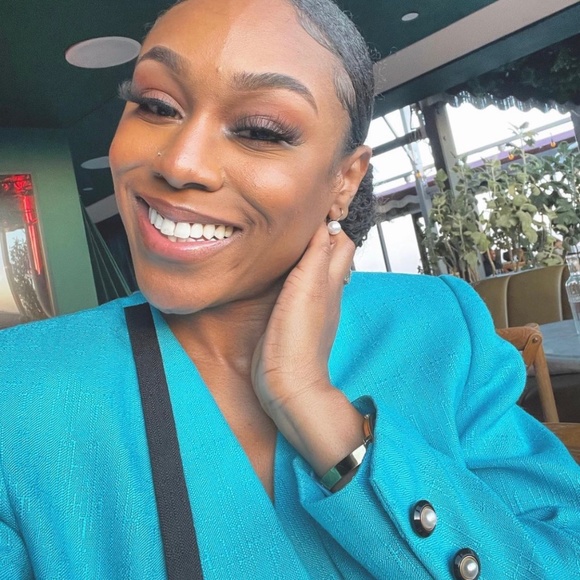 meet the plug, Nailah - Picture 1 of 2